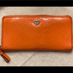 Coach Accordion wallet patent leather